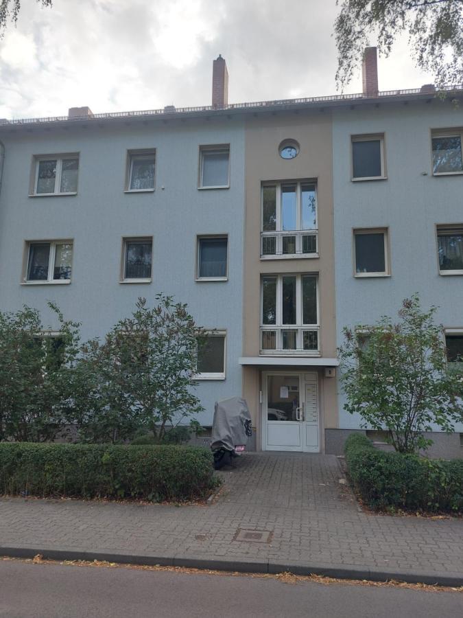 Gemuetliches, Voll Ausgestattetes Apartment Halle  Exterior photo